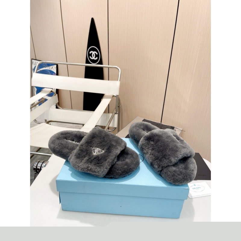 Pra*a slippers